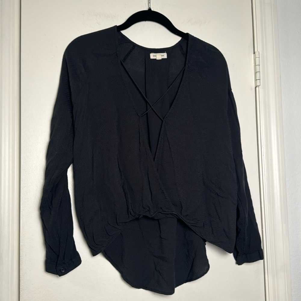 Silence + Noise Black Lightweight V-neck criss cross high low blouse size small